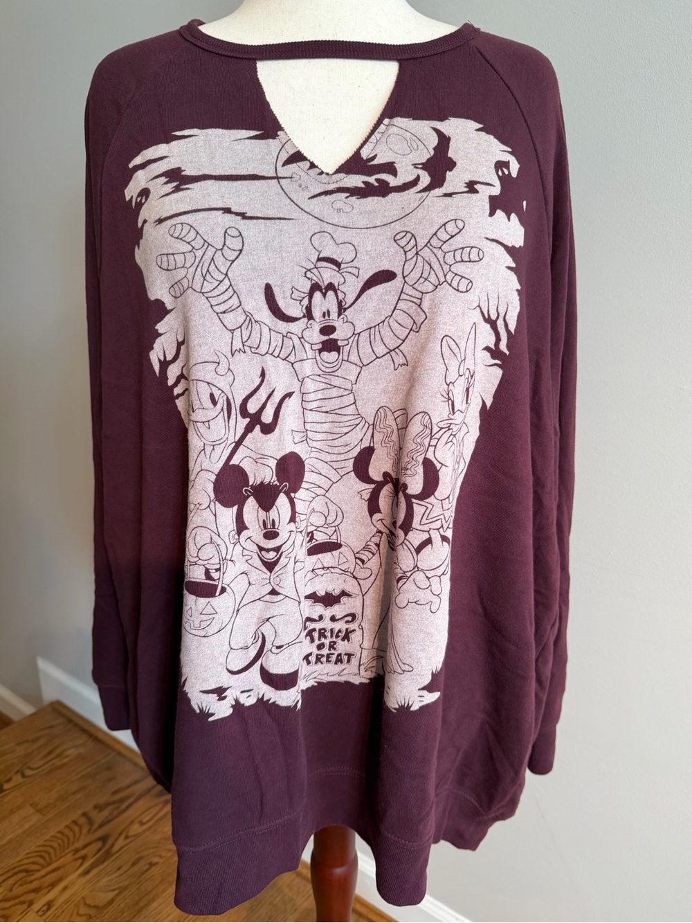 Torrid Halloween Mickey and Friends Maroon Sweatshirt - Torrid Size 4 (26, 4X)